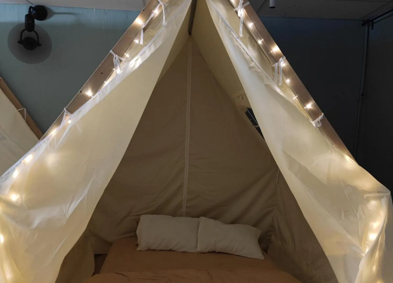 Penang Indoor Ktv Camping Tent Romantic Stay Up To 6 Pax Netflix Youtube Playstation Jelutong 0*,  マレーシア